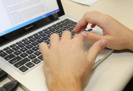 Por se tratar de ataques caros, essa tática é adotada por grupos hackers patrocinados por governos que miram sobretudo jornalistas e oposicionistas