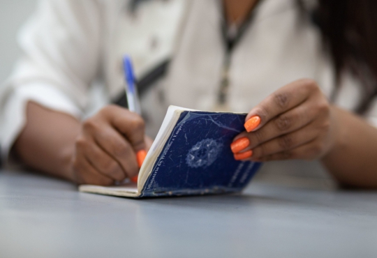 As oportunidades são para trabalhadores com 18 anos ou mais de idade, com disponibilidade para iniciar as atividades imediatamente e para trabalhar em turnos