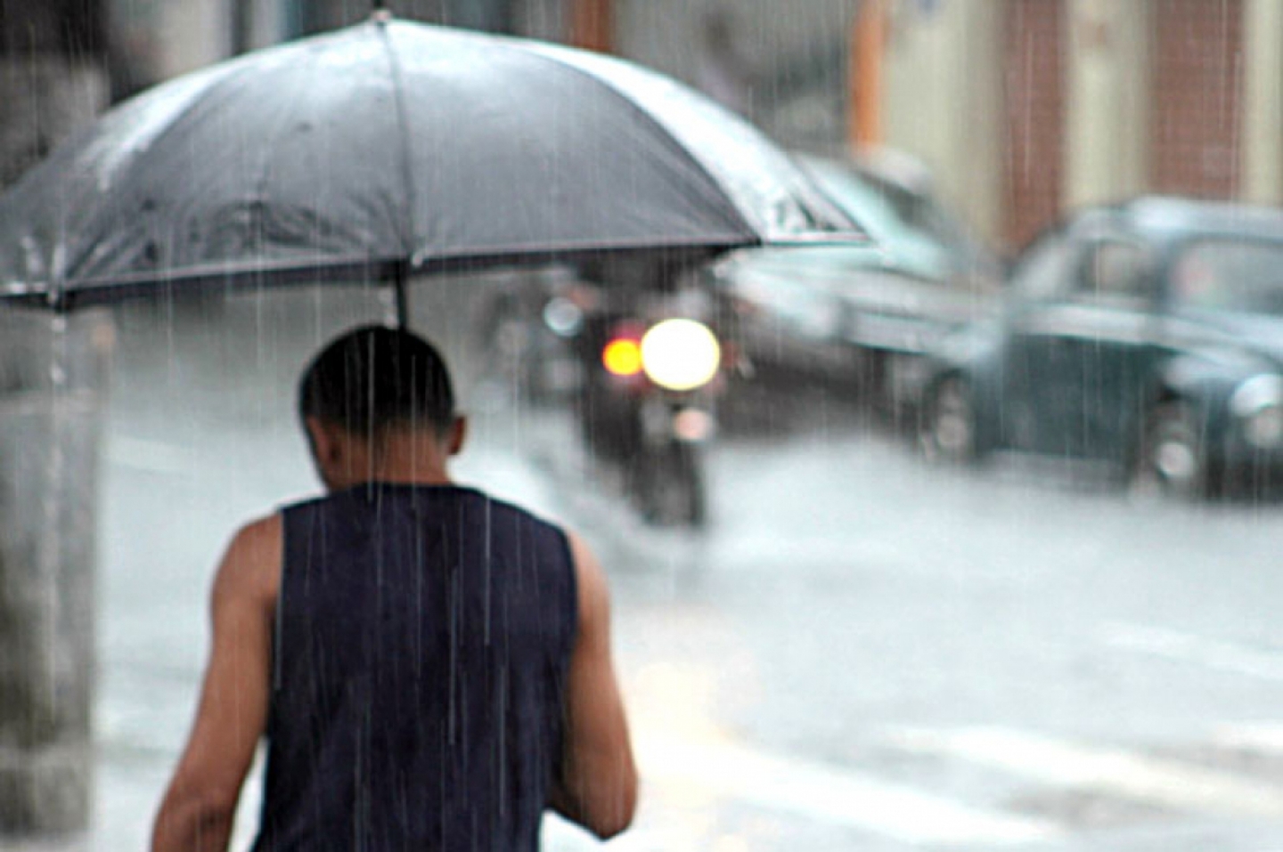 Frente fria, com possibilidade de formação de ciclone bomba, deve atingir a Região neste domingo (2)