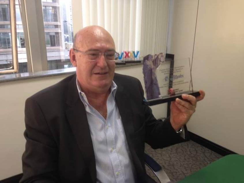 o menos a princípio, o cartola santista não mudou de opinião e dá prosseguimento às conversas com a construtora