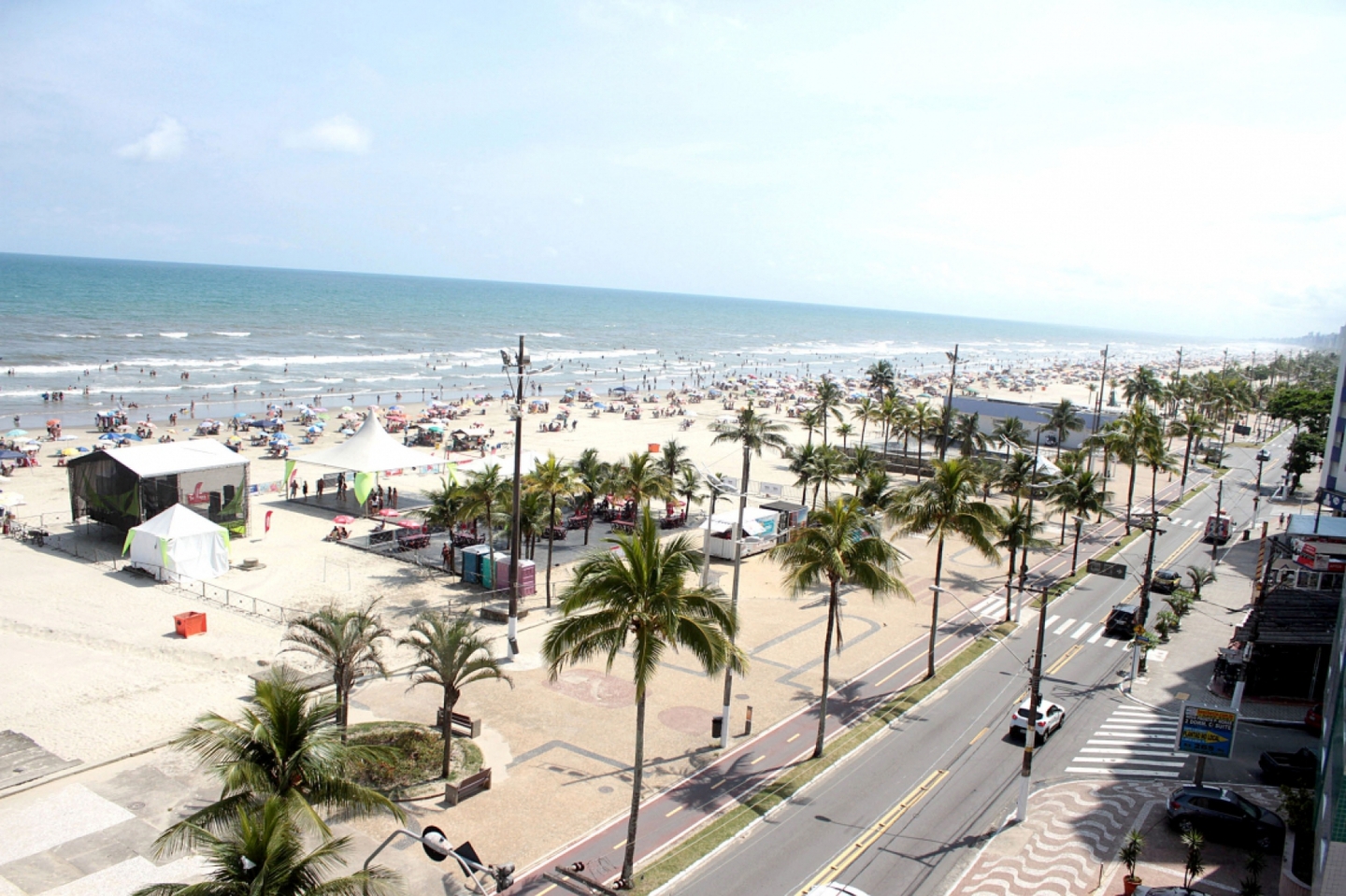 O fechamento das praias tem como objetivo evitar aglomerações