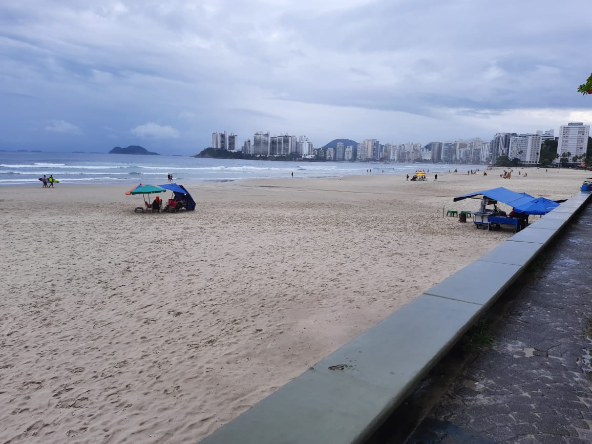 Equipes fazem buscas no local