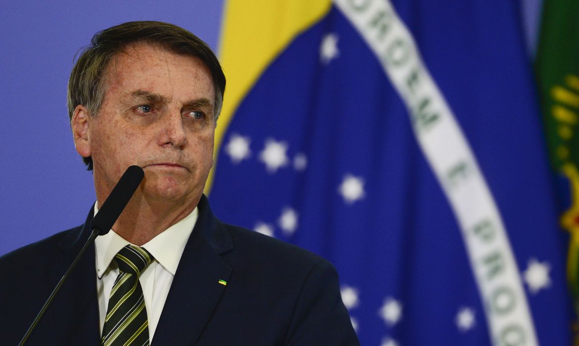 Maior parte dos entrevistados em pesquisa acreditam que Bolsonaro deve sofrer o impeachment caso cometa crime de responsabilidade