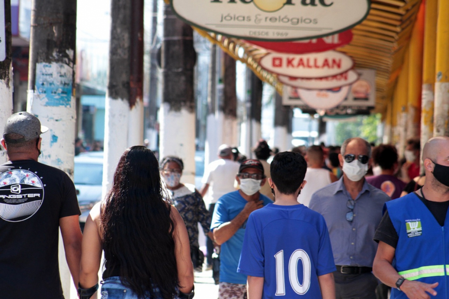 Rua Martim Afonso, em São Vicente, é interditada para compras de fim de ano