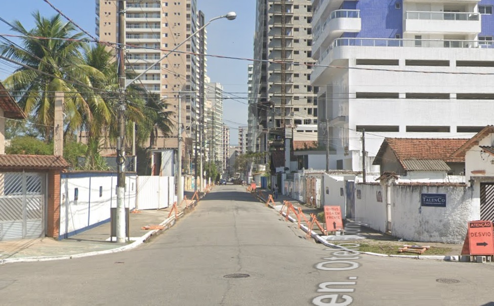 Cartazes foram colados ao longo das avenidas Paris e Mal. Mallet e ainda nas ruas Duque de Caxias e Amazonas