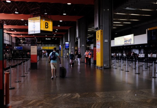 A norma proíbe a utilização de máscaras de acrílico ou de plástico