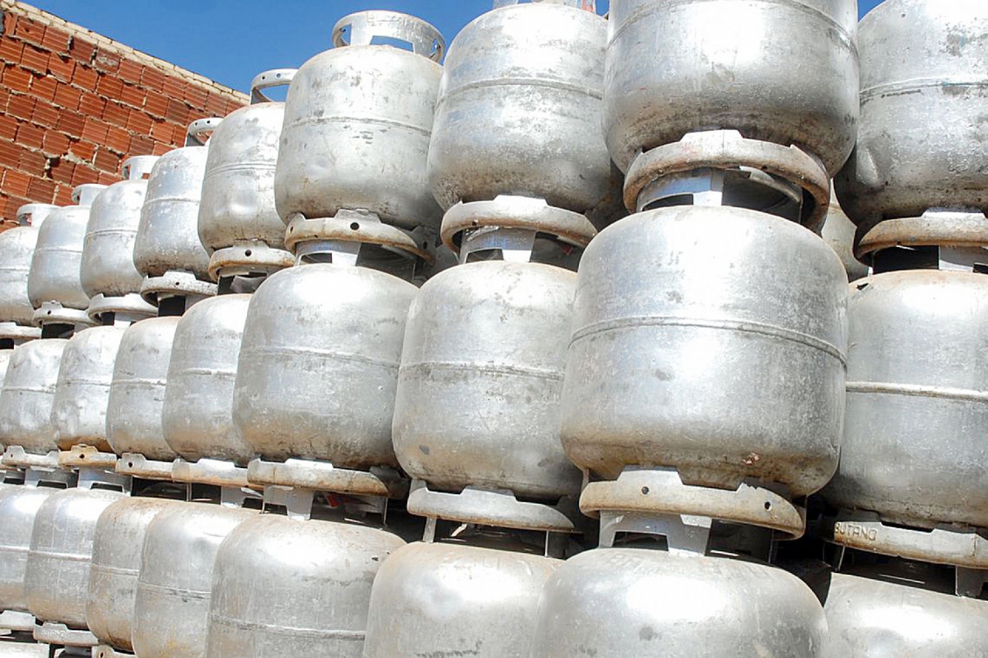 Beneficiados receberão uma parcela de, no mínimo 50% da média do preço nacional de referência do botijão de 13 kg do gás de cozinha