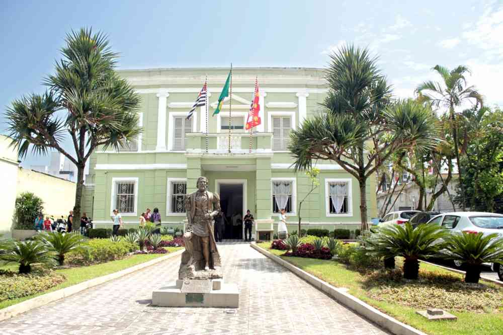 Ao todo, 560 vagas estão disponíveis para toda a população. 