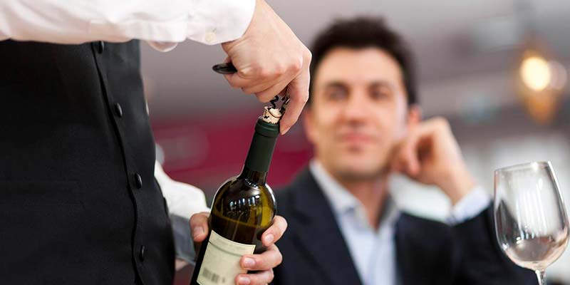 Curso para garçom tem 18 horas de duração