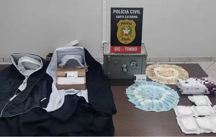 De acordo com a polícia, o suspeito cobrava R$ 100 por atendimento e R$ 300 pela cirurgia