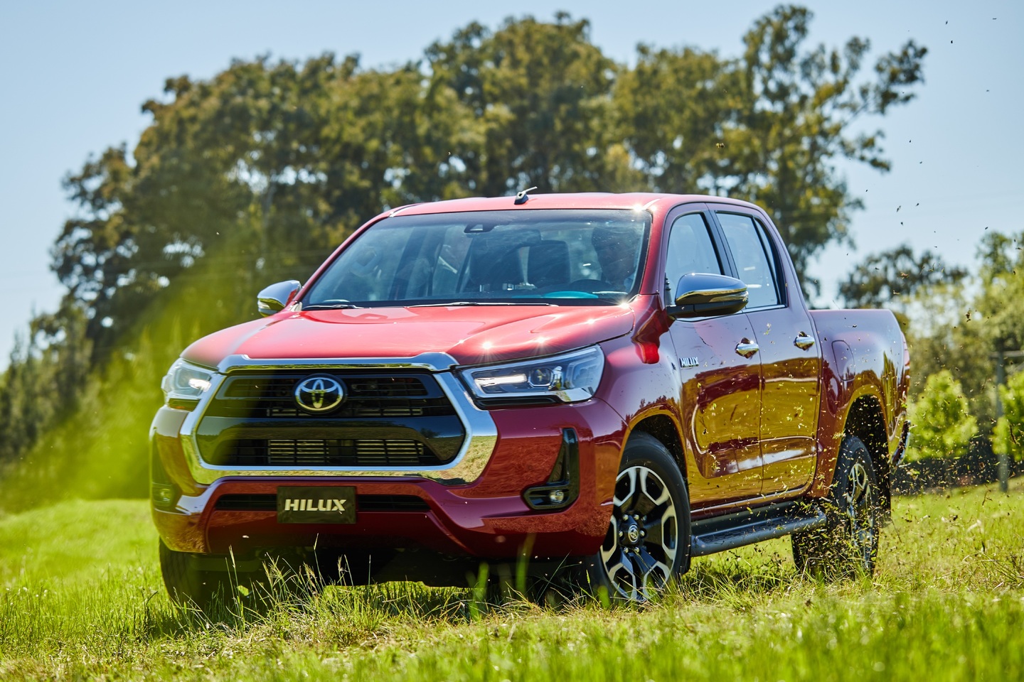 A linha 2022 da Hilux parte de R$ 208.090 na versão de entrada e chega a R$ 306.990 na