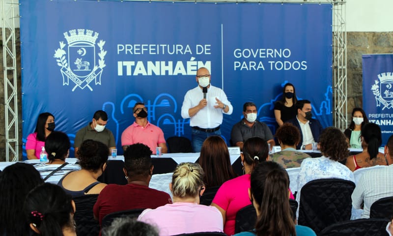 Itanhaém inicia entrega dos cartões do Programa Vale Gás