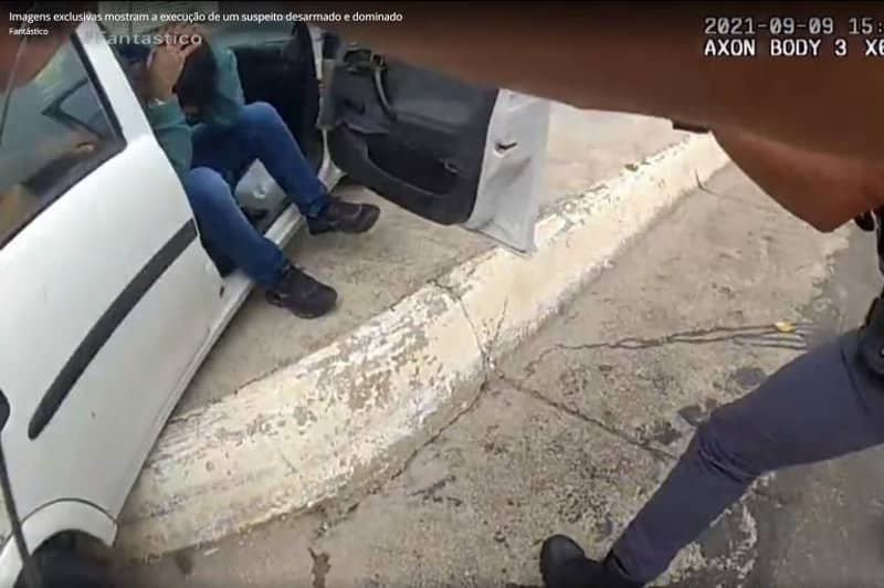 Câmera registra 1&ordm; caso de PMs de SP matando suspeito desarmado
