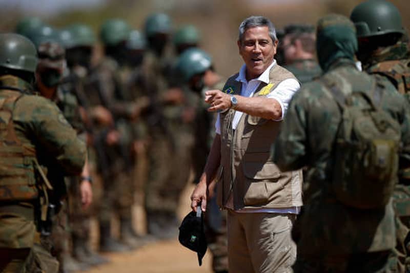 Dentre os órgãos superiores dos três Poderes, a Defesa foi o que mais gastou recursos para compra de itens considerados não essenciais