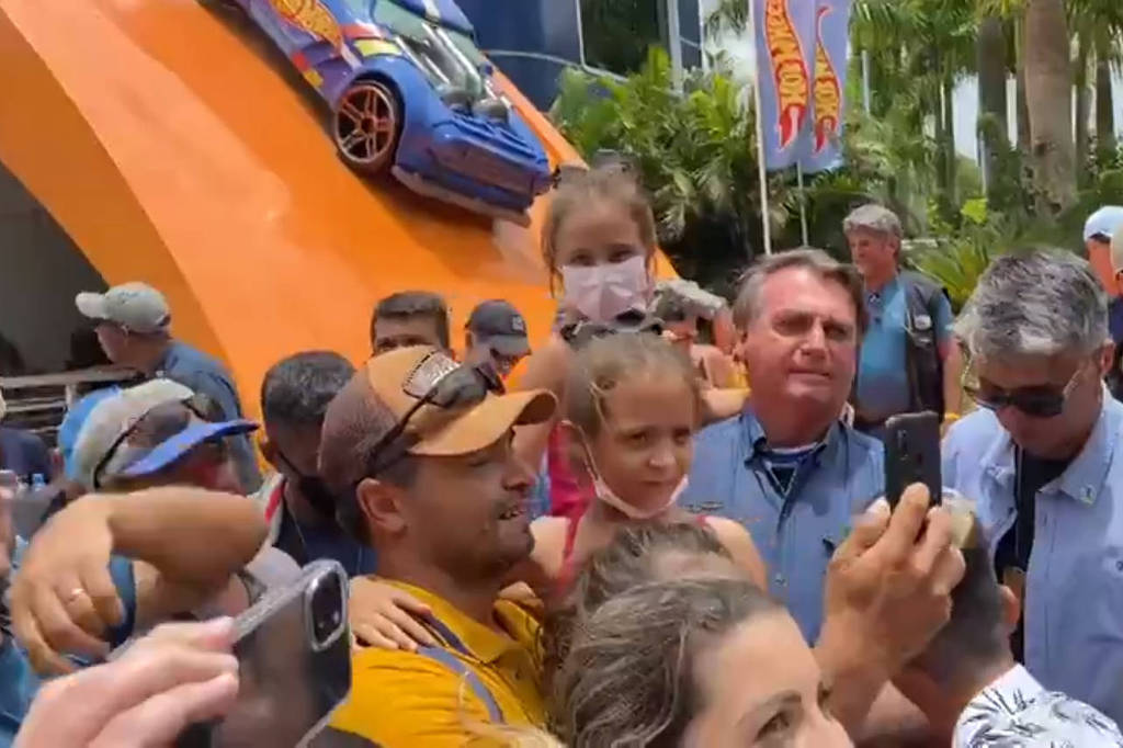 Bolsonaro tem promovido aglomerações apesar de ter tido contato com um deputado que foi diagnosticado com Covid-19 nesta semana