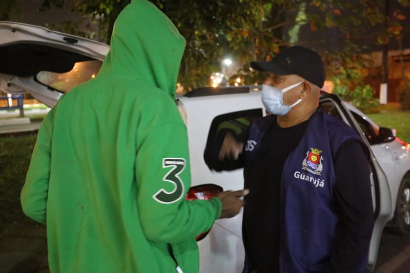 Guarujá intensifica abordagem social de rua durante a temporada de verão