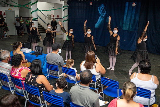 Aulas ocorrem no contraturno escolar do EM Profª Maria