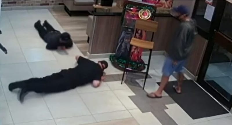 Bandidos fazem funcionários do Burger King reféns em Guarujá. Não houve feridos, segundo a rede de fast food