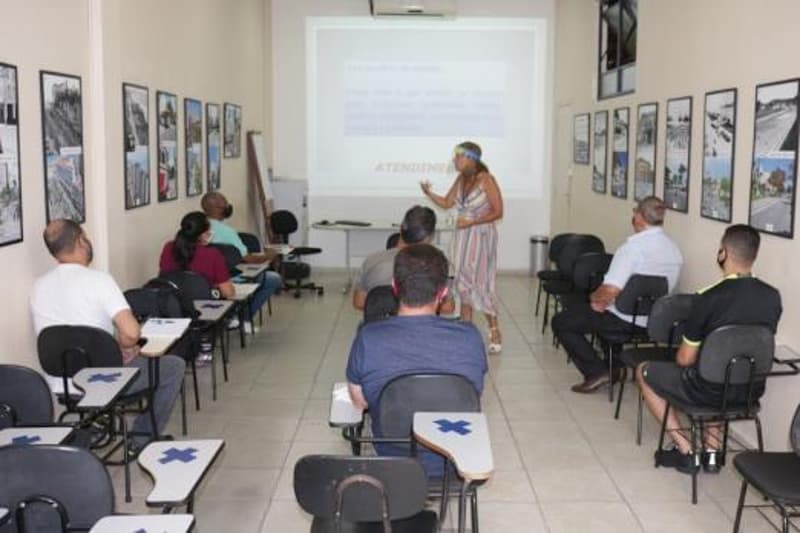 Curso é requisito para o exercício da atividade de taxista, condutor de transporte escolar ou de autolotação