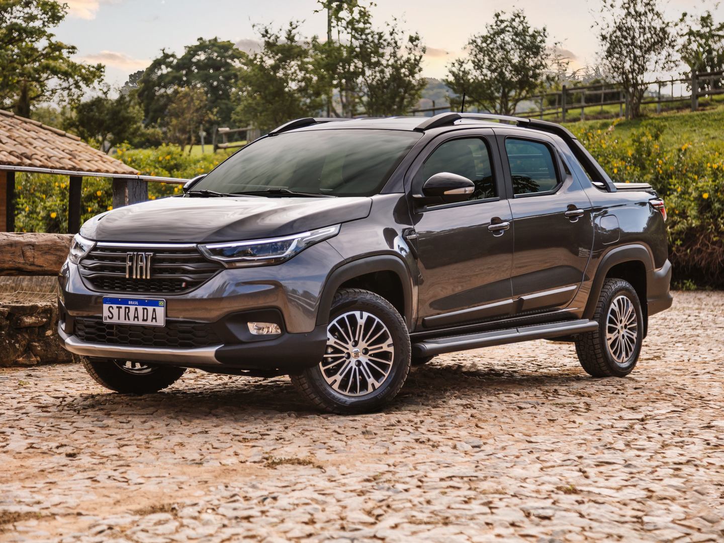 Novas versões da picape compacta da Fiat possuem transmissão automática tipo CVT com 7 marchas simuladas