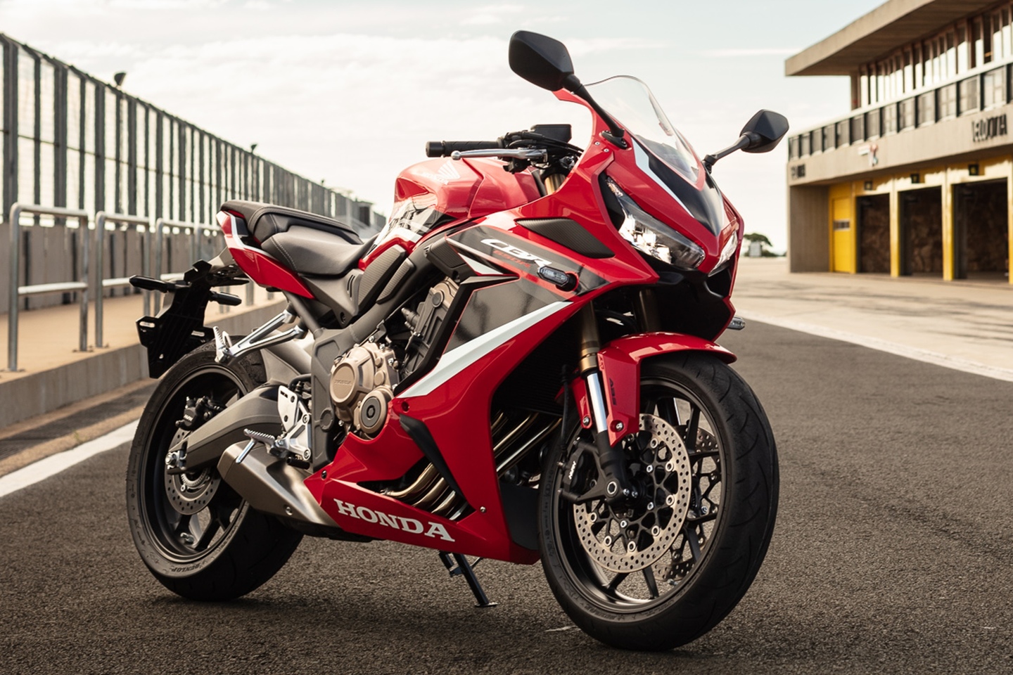 O preço sugerido para a CBR 650R 2022 é de R$ 49.750