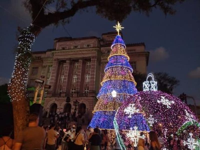 Lançamento do Natal Criativo leva 10 mil pessoas ao Centro de Santos