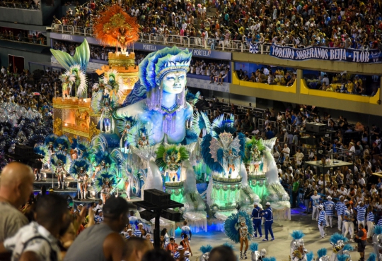 A folia deve movimentar este ano cerca de R$ 8 bilhões