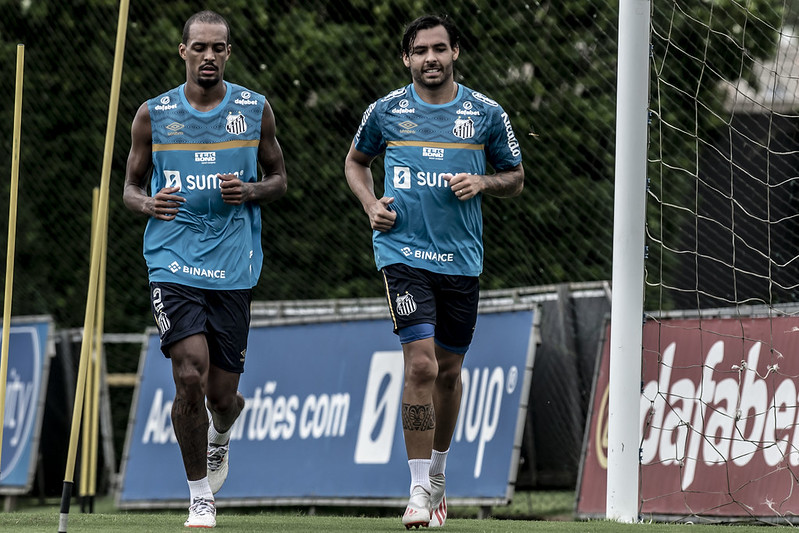 Atletas passam por exame cardiológico e, quando liberados, iniciam os treinos com 60% da carga física