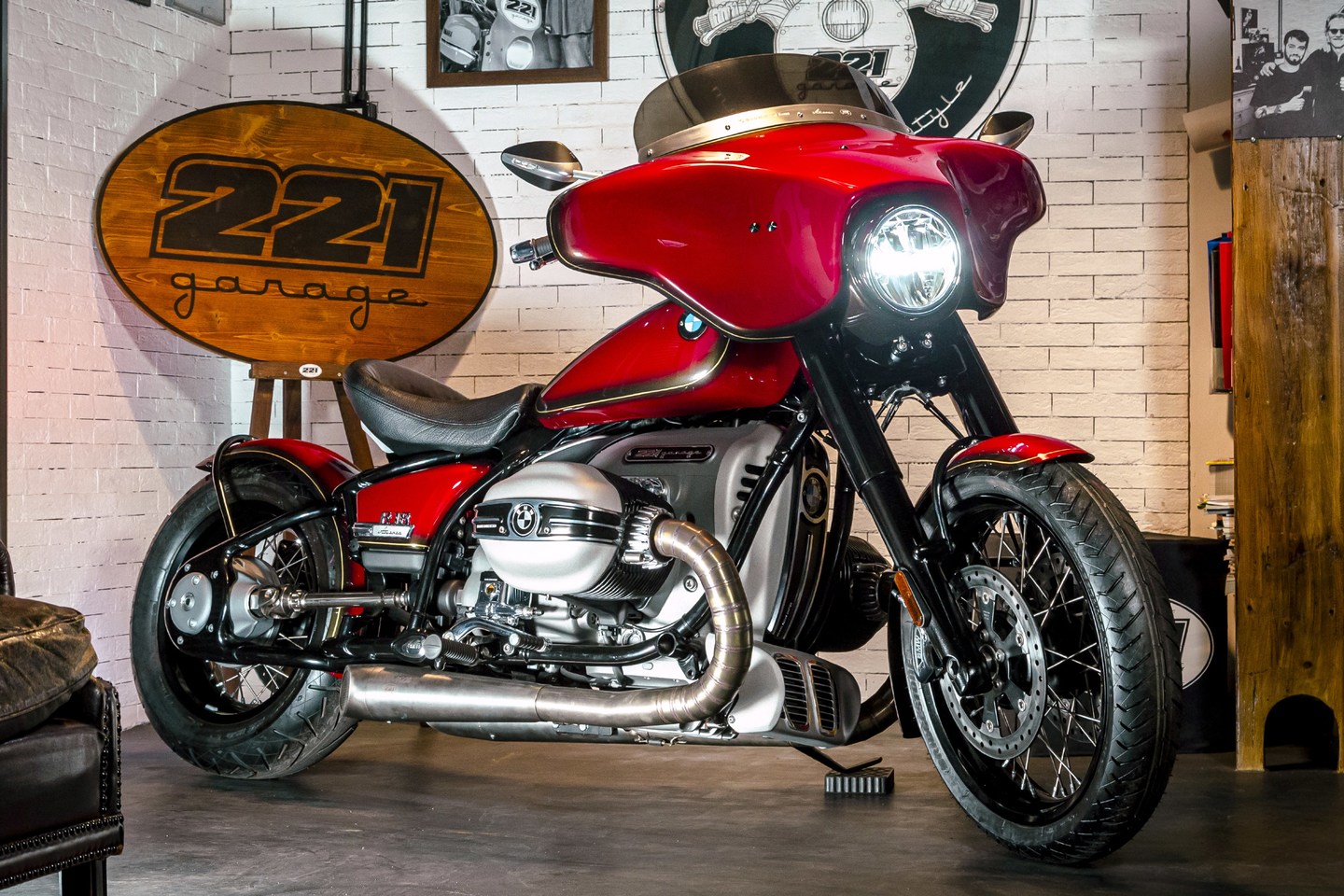 As modificações que levaram à R 18 Aurora se derivam da vasta experiência da Garage 221 no mundo BMW. Todos os elementos usados vêm de outros modelos da BMW Motorrad