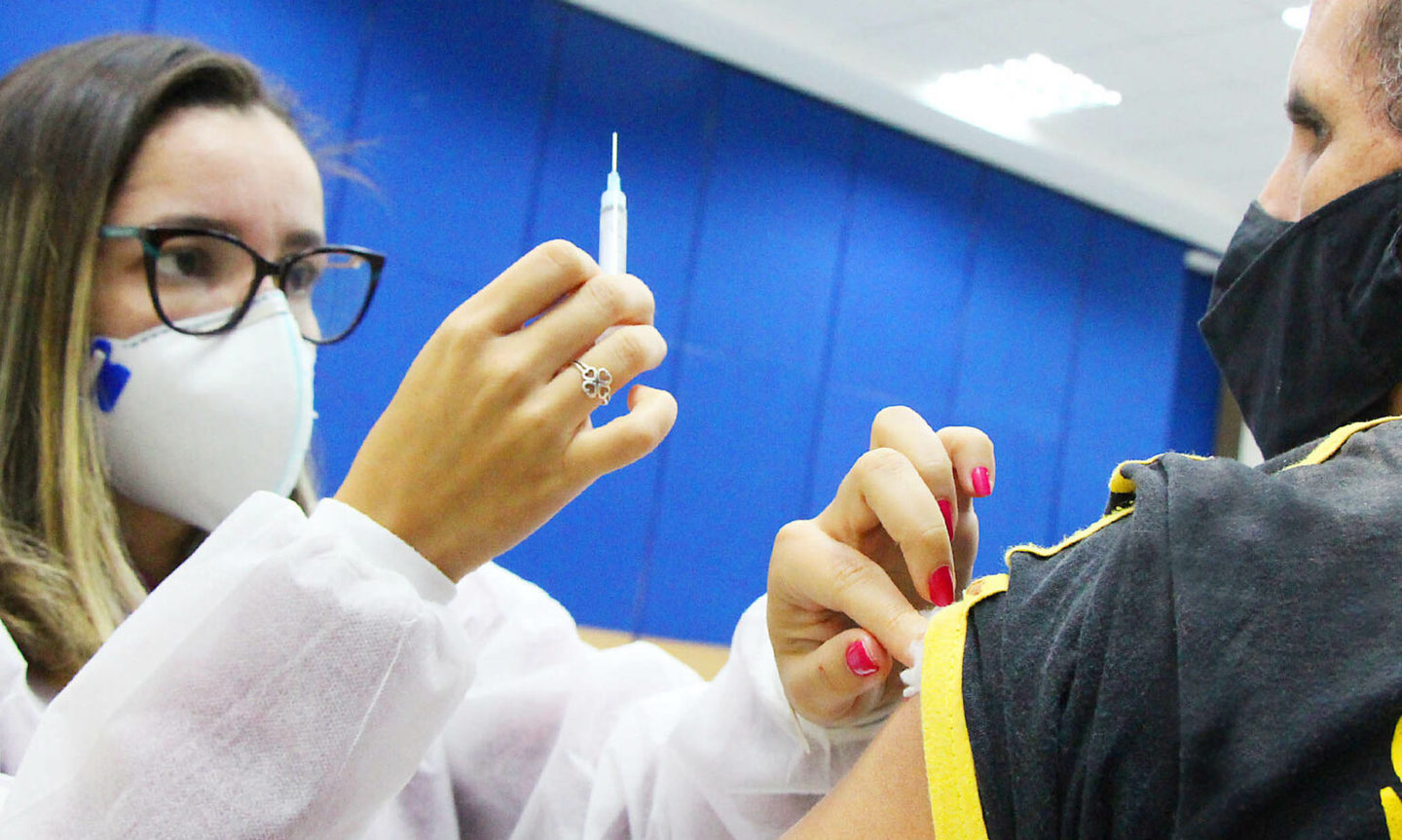 Quarta dose já vem sendo aplicada na população imunossuprimida do estado