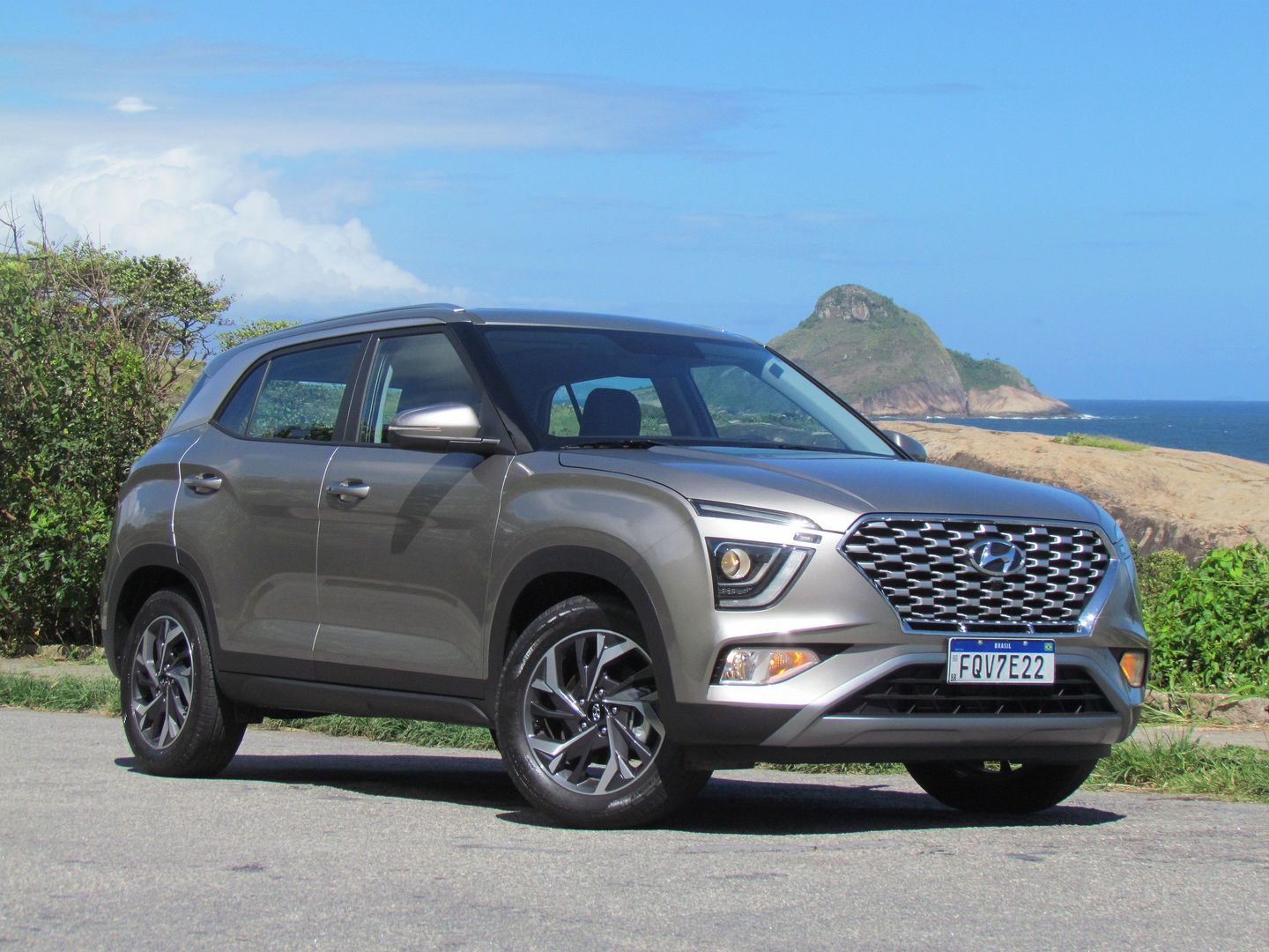 Destaque frontal é a nova grade em formato hexagonal e em cascata, desenvolvida exclusivamente para o Brasil