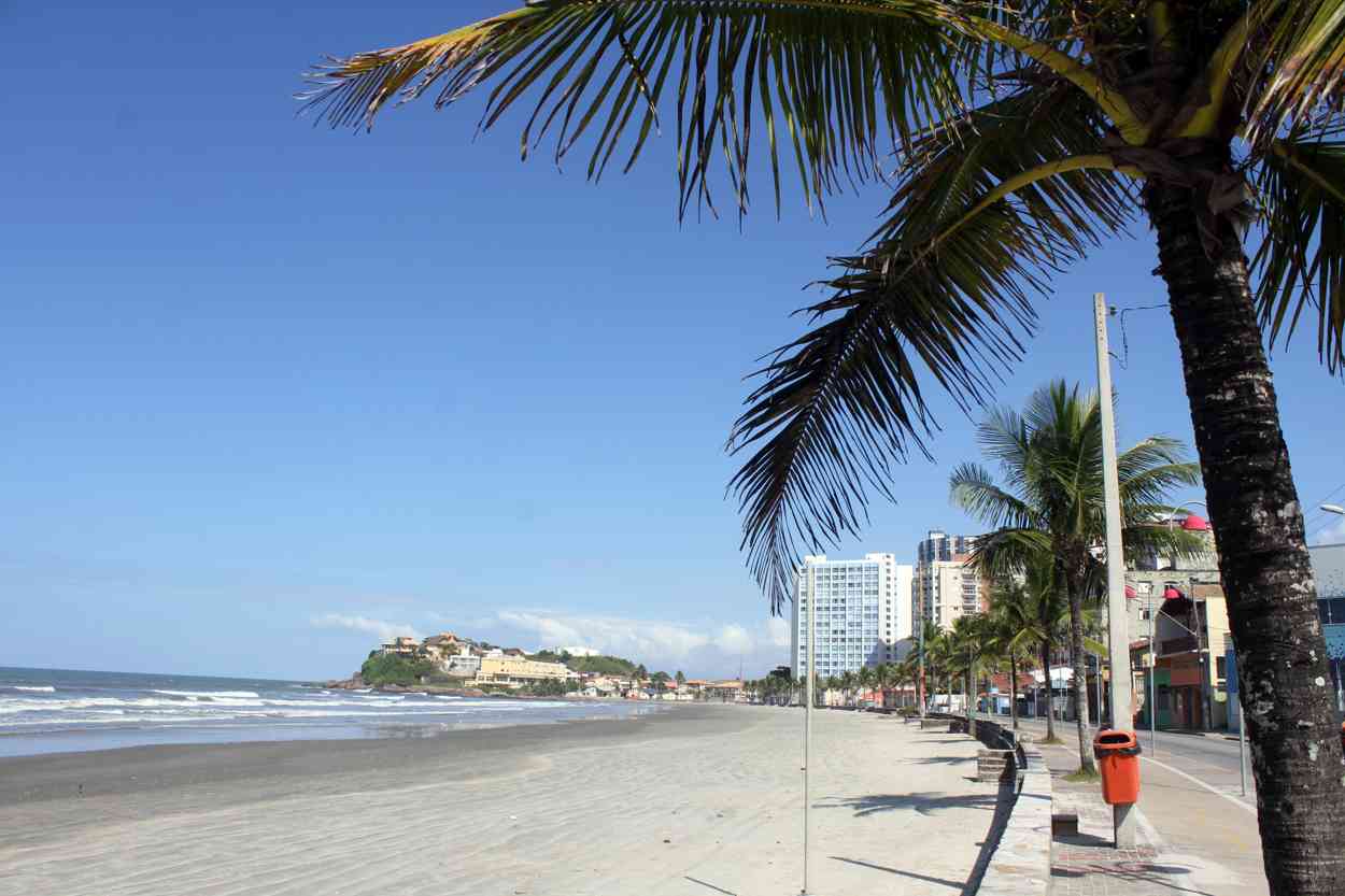 Atualmente, na orla da praia, conforme a lei de verticalização, a permissão é de construir prédios até dez pavimentos