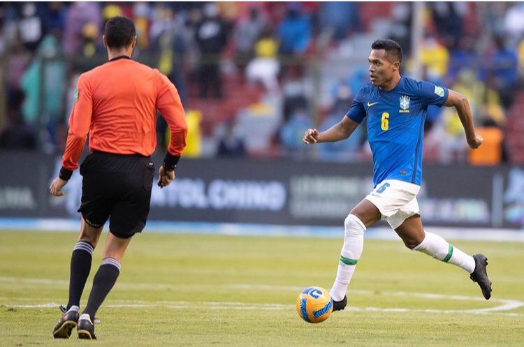 Alex Sandro, em partida pela seleção brasileira
