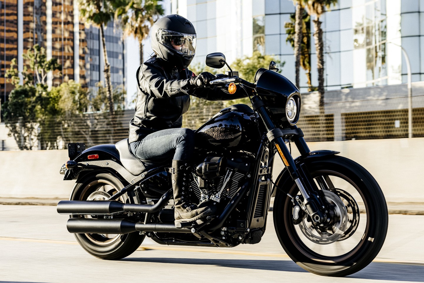 A nova versão da linha Softail ganhou um motor V-Twin Milwaukee-Eight 117, que dará um desempenho mais agressivo