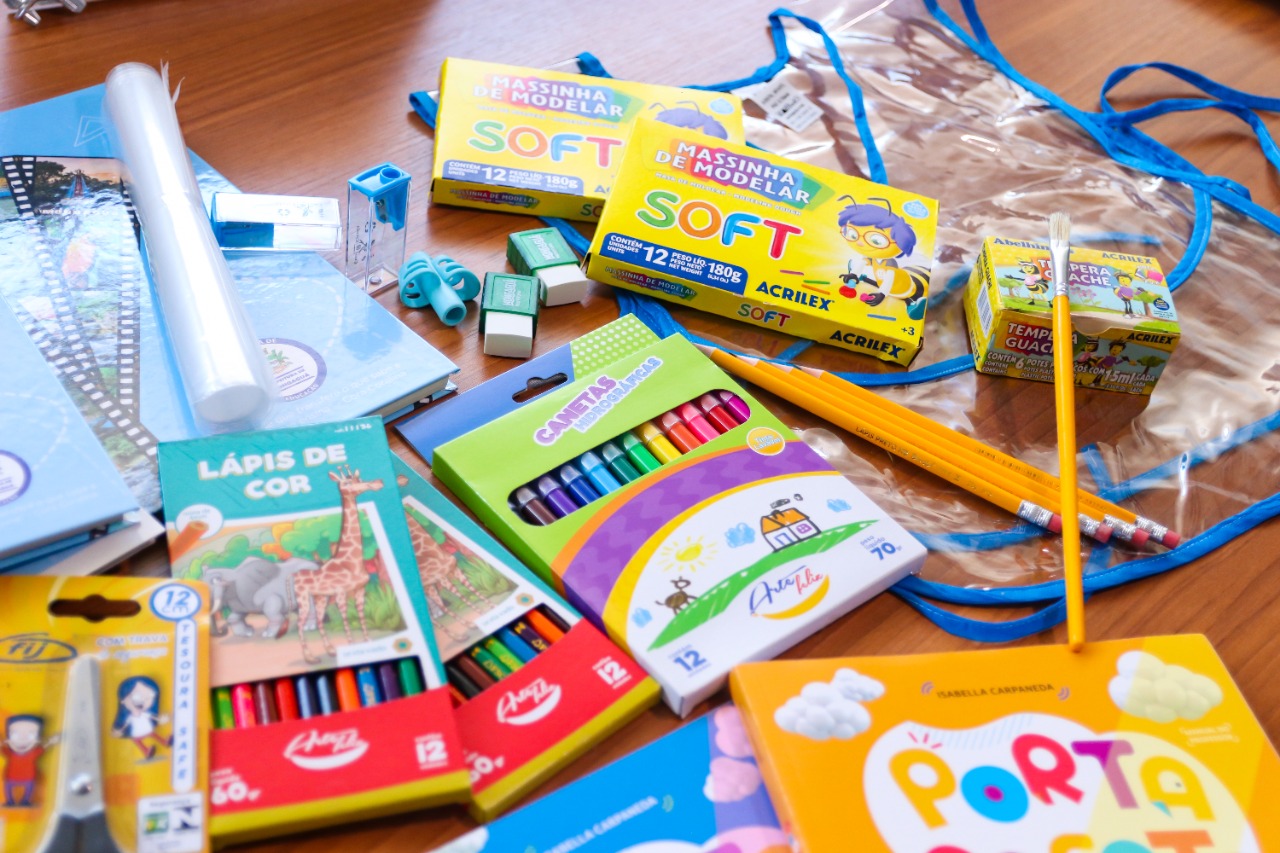Kits escolares e livros serão entregues nas primeiras semanas de aula
