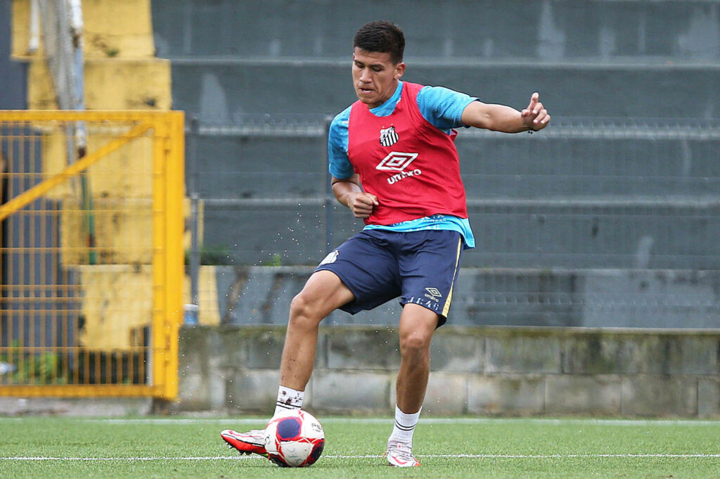 Leonardo Zabala é o único zagueiro canhoto do Santos
