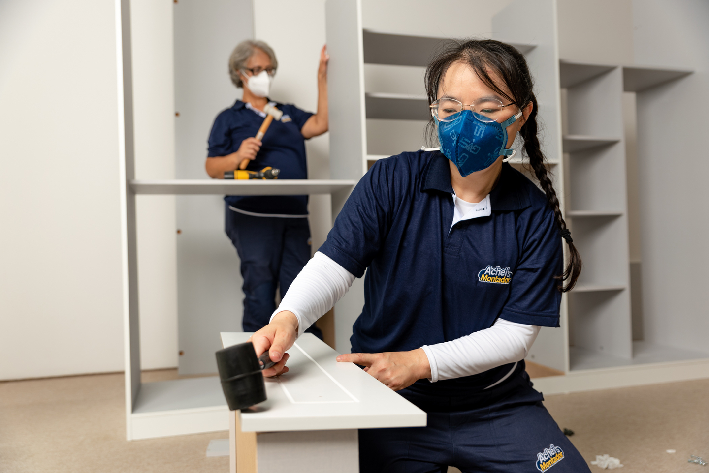 Projeto 'Achei Montadoras' ensina mulheres a profissão de montagem de móveis e instalação de suportes domésticos