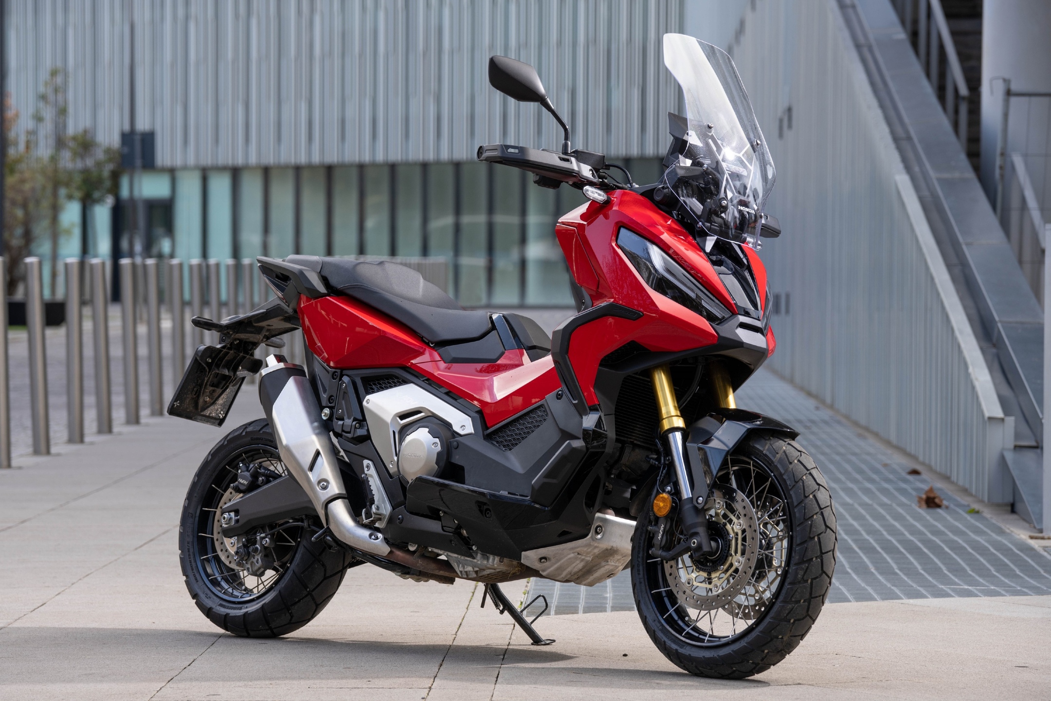 Para 2022, a Honda aperfeiçoou a X-ADV, incrementando a performance, melhorando o estilo e a funcionalidade