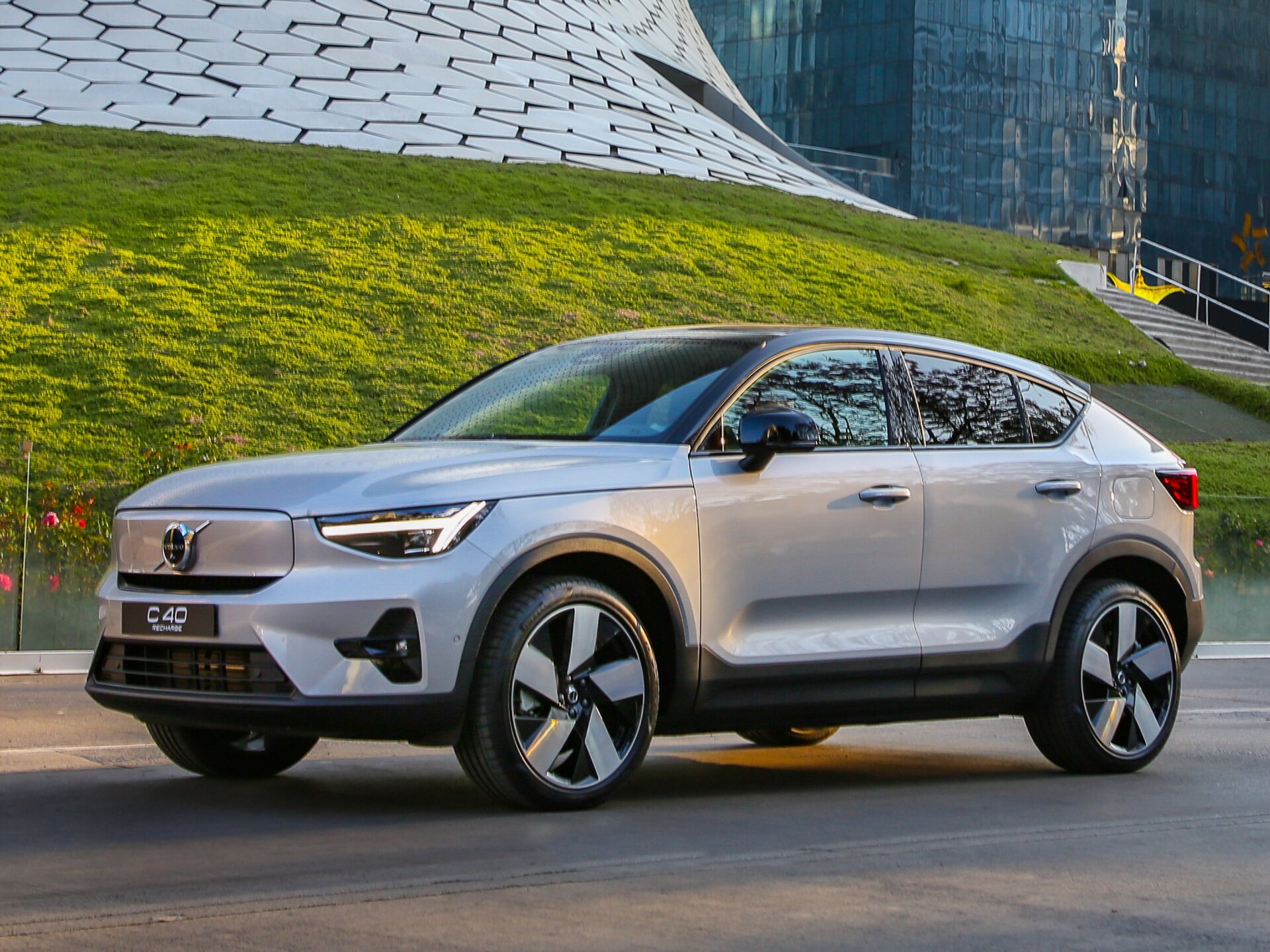 Crossover é o primeiro Volvo criado originalmente sem motor a combustão