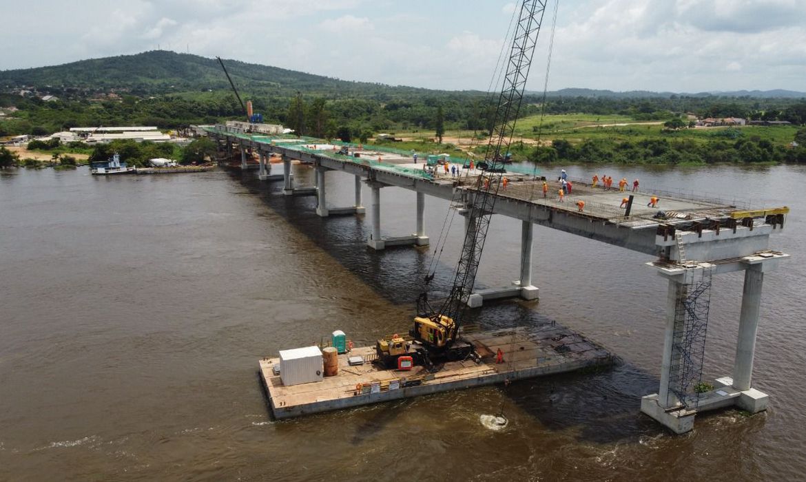 Construção de ponte em Xambioá, que liga Tocantins ao Pará