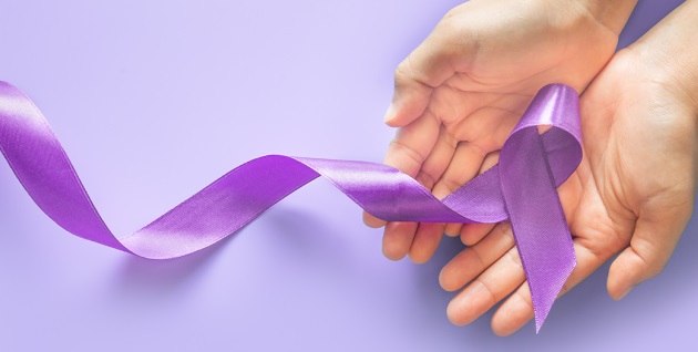 Entre os sinais mais comuns da doença estão: o aumento ou a diminuição do testículo e o aparecimento de um nódulo duro que, na maioria das vezes, não provoca dor