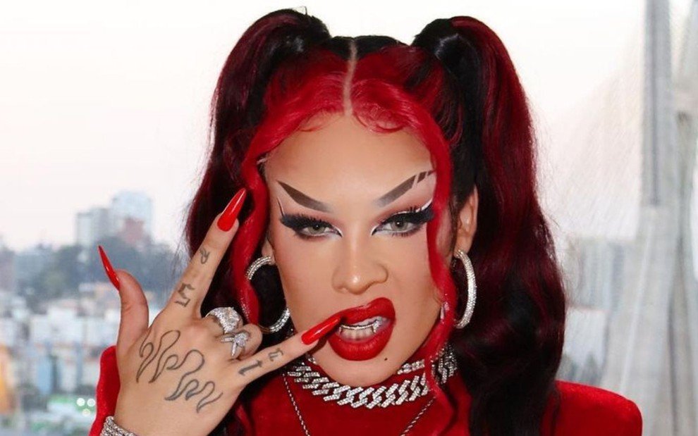 No sábado (14), Gloria Groove convocará o público para dançar seus diversos hits, como "A queda", "Bonekinha", "Vermelho", "Coisa Boa" e muitos outros