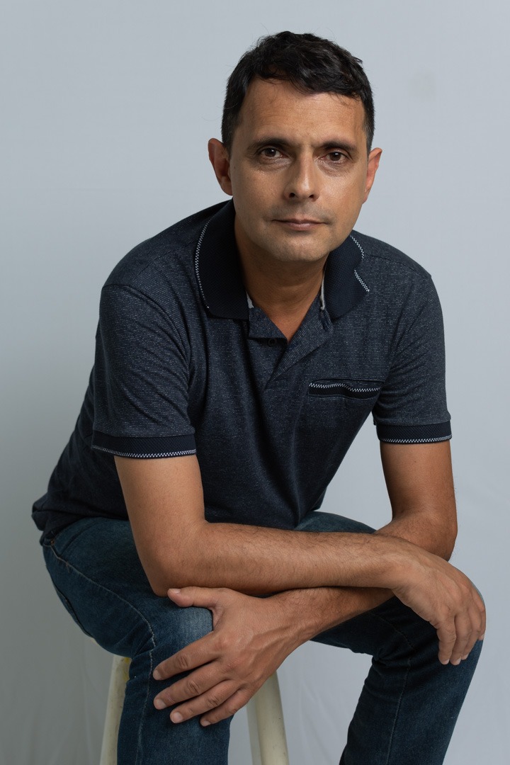 Jornalista Renato Pirauá Cabral lança seu primeiro romance neste sábado (16)