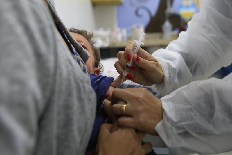 Especialistas alertam que o país está sob o risco de circulação da pólio