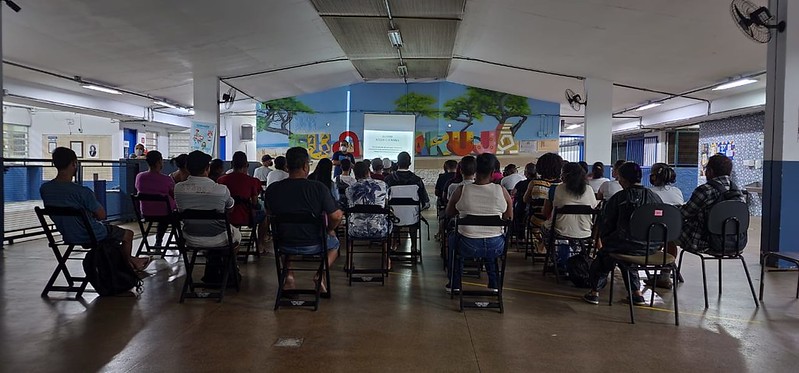 Escola realiza 'aulões' para discutir temas atuais com alunos da EJA