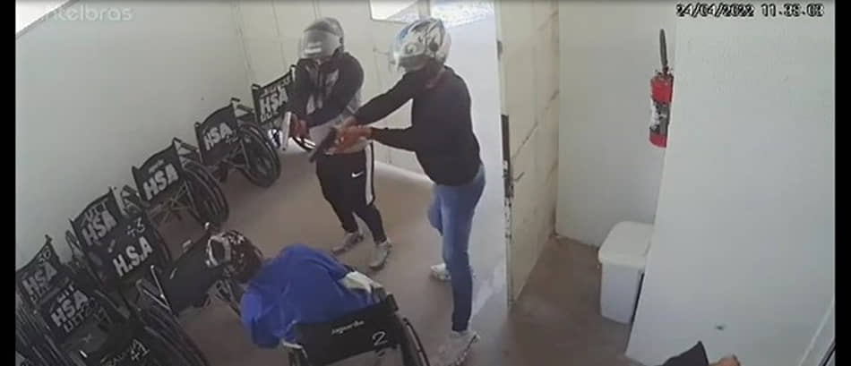 Homem de 37 anos foi alvejado por vários disparos e morreu no local