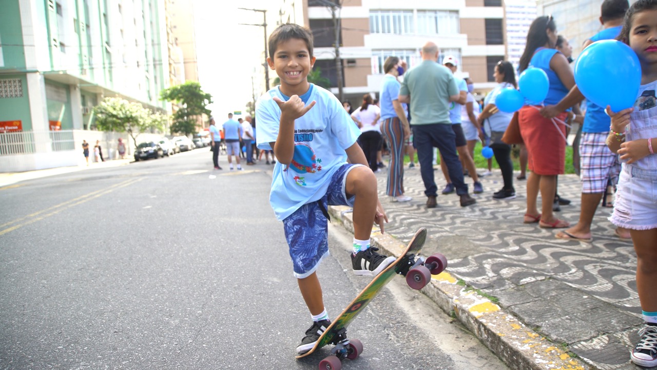 Praça Armando Vitório Bei, no Jóquei Clube, é entregue revitalizada
