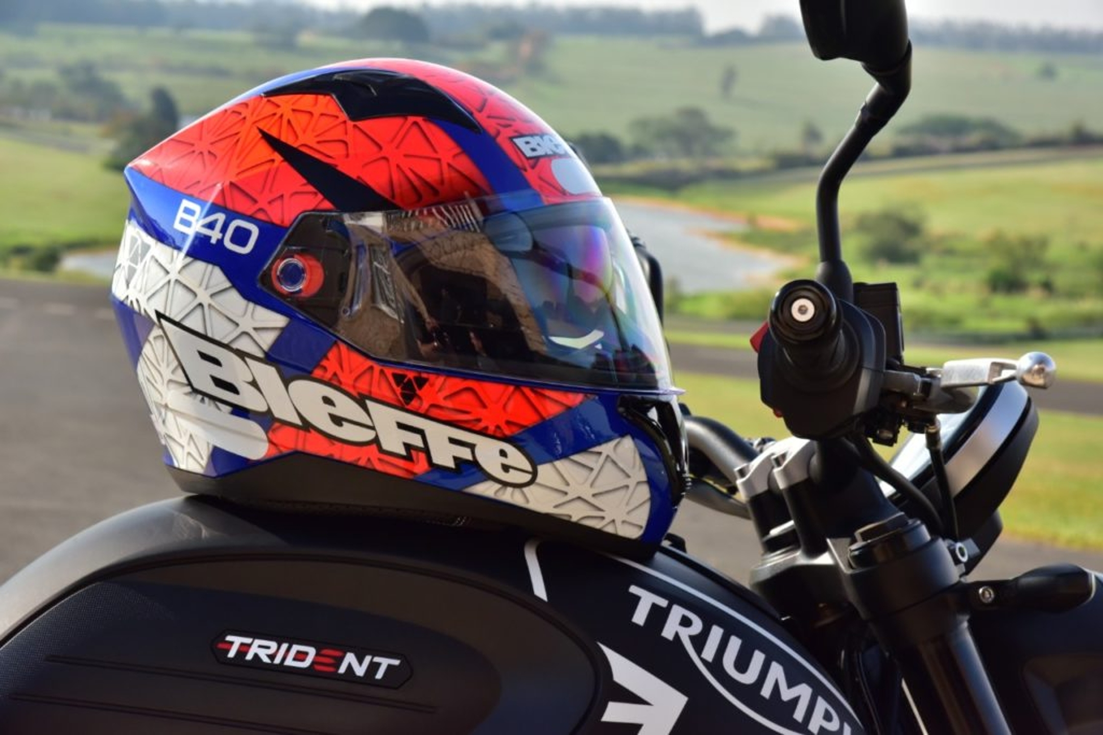 Para ser um sucesso de vendas, o capacete precisa ser bonito, confortável e, obviamente, seguro