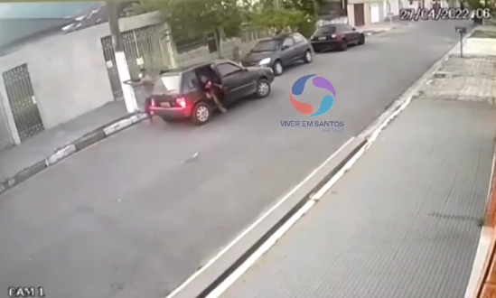 Dupla armada assalta homem na Vila São Jorge, em Santos; vídeo