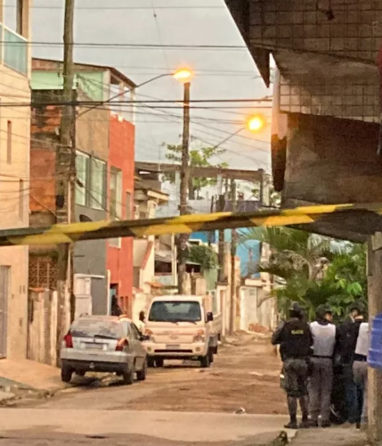 Homem surta e ameaça explodir a própria casa após atirar em esposa; uma equipe do GATE foi acionada